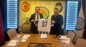 Cide Belediye Başkanı Nejdet Demir’e 37 Numaralı Forma Hediye Edildi